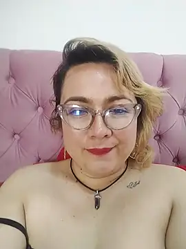 AnyaLuxx Adlı Modelin Canlı XXX Sohbeti