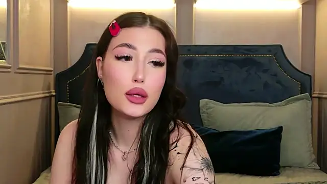 EmmaLawrens' Live XXX Chat