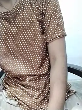 Cute-Naavya Chat XXX in diretta