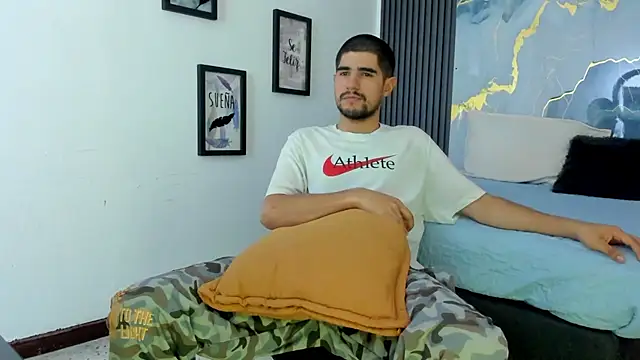 XXX chat uživo modela tommy_badboyy