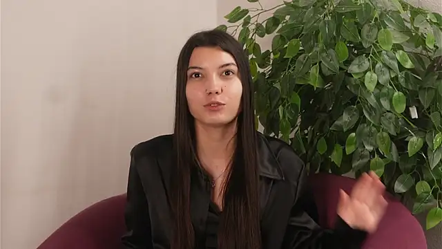 XXX chat uživo modela LeisaChinskey