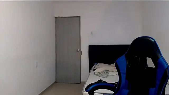 Chat +18 de natyhot_25 ao vivo