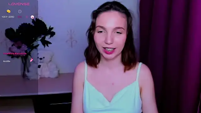 Chatroom XXX en direct de KindHazelHere_
