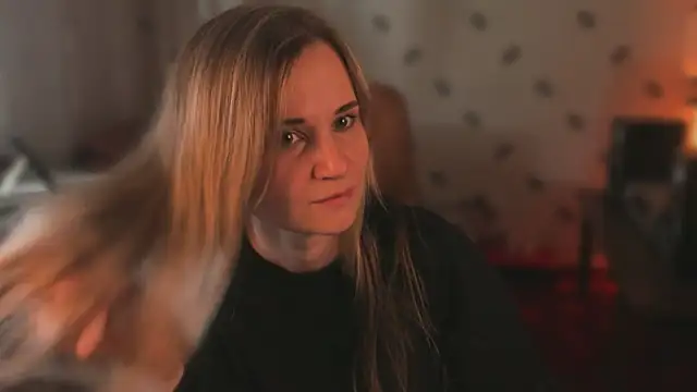 MiaSparkes Show in webcam