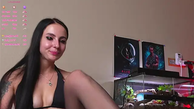 YaraAveiri live XXX chat