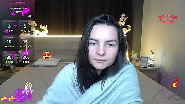 Show modela JasmineAsha na web-kameri