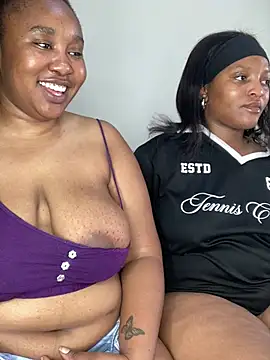 MeekyCurvyAss Show in webcam
