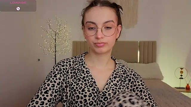 Show modela Real_cutie1 na web-kameri