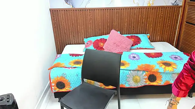 Chat +18 de Holly_22 ao vivo
