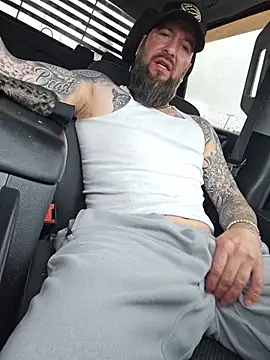 Онлайн чат XXX Beardedtattood