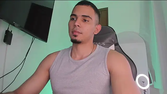 Chat +18 de Lucca__ ao vivo