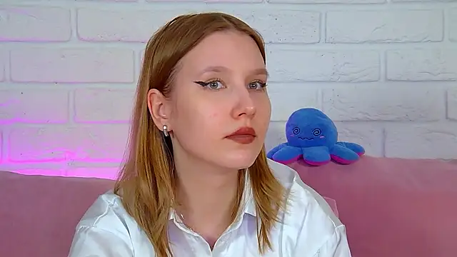 LiliLinn: διαδικτυακό σόου στην κάμερα