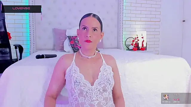 Coco_Balenciaga_ Show in webcam