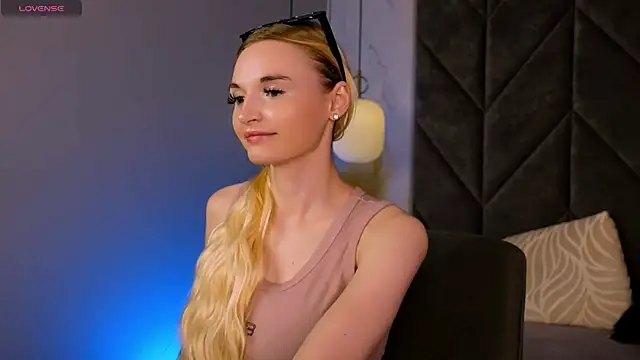 Mila__Lux élő XXX-chatje