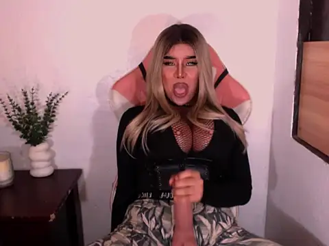 Zandralopez's Webcam Show