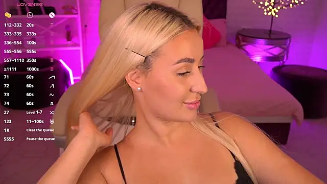 Chat XXX en directo de LiaBrazzerr