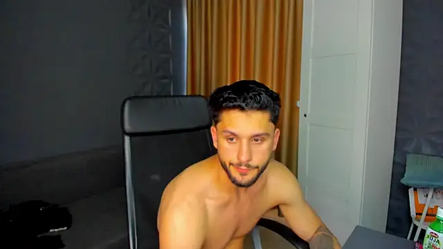 Онлайн чат XXX TroyWadee
