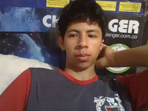 Carlos_Albert02's Live XXX Chat