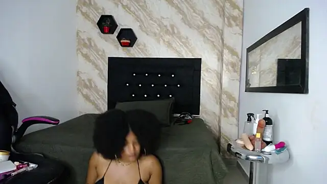 issa__love's Live XXX Chat