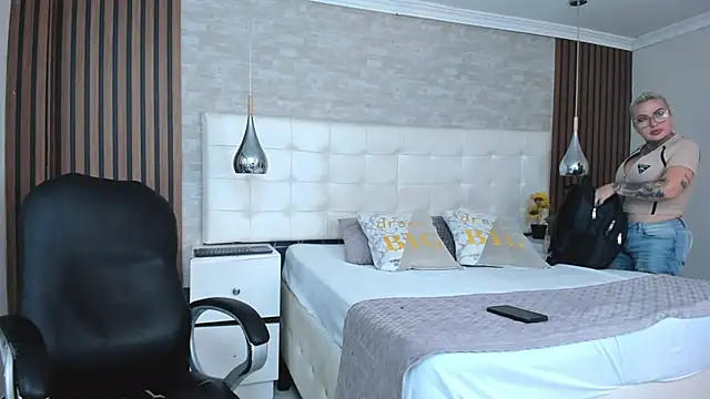 دردشة ArianaMora الجنسية المباشرة