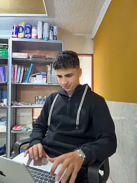AdrianRinaldi Live XXX-Chat