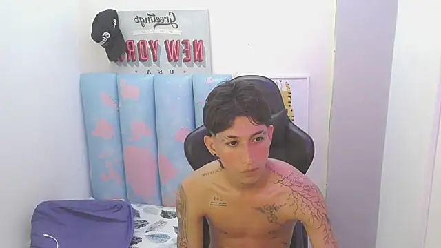 Show modela liam_play na web-kameri