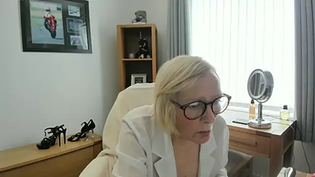 Victoria68xx 라이브 XXX 채팅