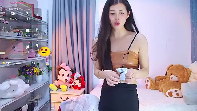 QinQin-888 Pertunjukan Webcam
