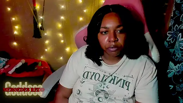 MercedesRedd's Live XXX Chat