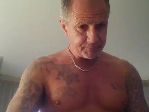 Pokazy przed kamerką – 6PHUKBOI9