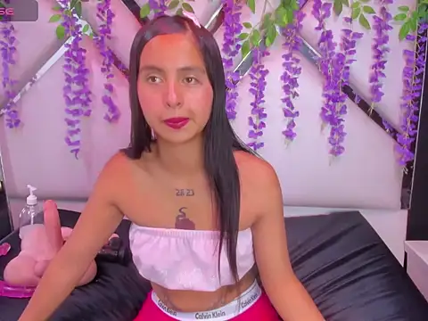 Chatroom XXX en direct de CloeMorenti_