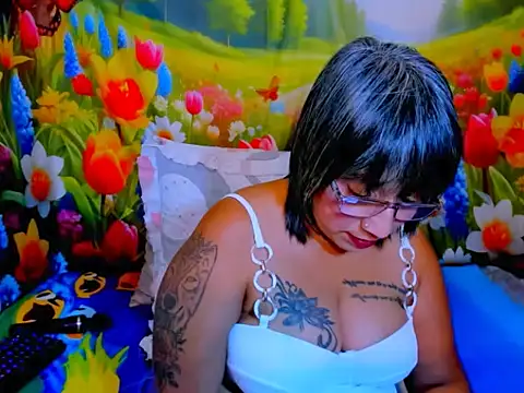 indianroxy's Live XXX Chat