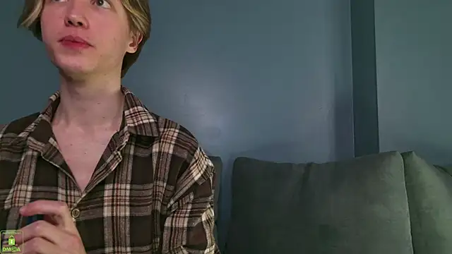 AstreanMidnight's Live XXX Chat