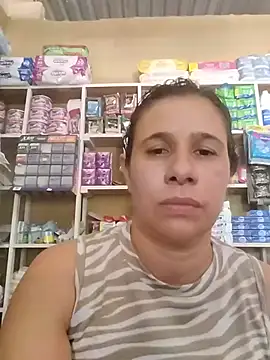 MIA-LARIOS' Live XXX Chat