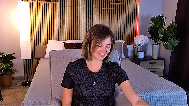 EmeraldGlow's Live XXX Chat