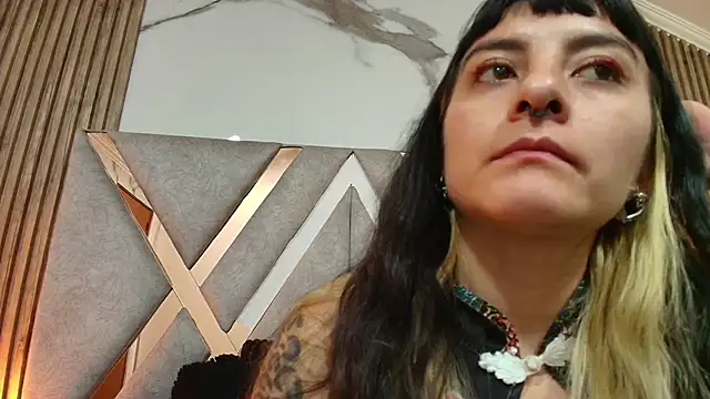 XXX chat uživo modela Naughty_Kittenm