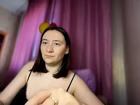 XXX chat uživo modela MimiYolaVi