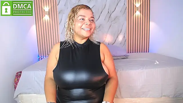 CasieBigtits' Live XXX Chat
