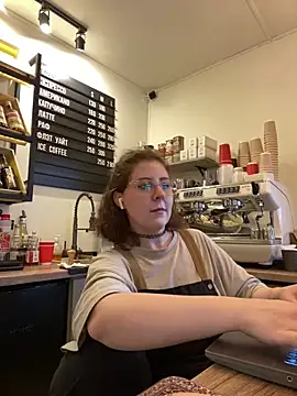 cinnabon_ Show in webcam