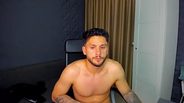TroyWadee Chat XXX in diretta