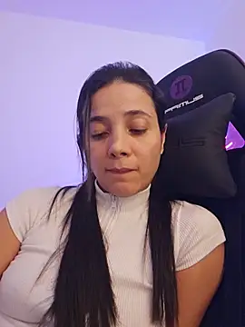Show modela miaeyex na web-kameri