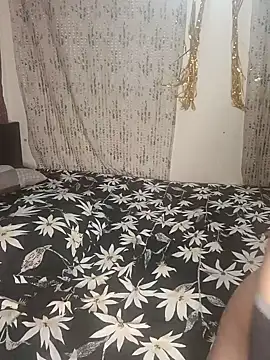Chut_Maro_fun_kro: διαδικτυακό σόου στην κάμερα