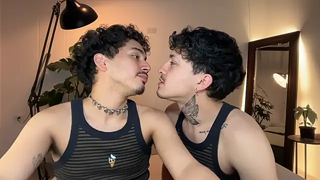 Noah_and_Steven élő XXX-chatje