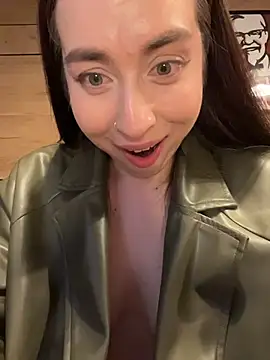 Holly_Play Live XXX Chat