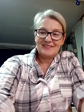 Chat +18 de irinamaux ao vivo