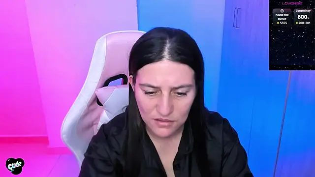 Saskyaa's Live XXX Chat
