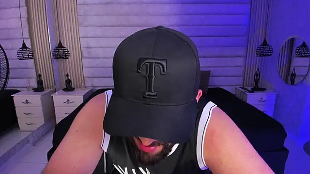 XXX chat uživo modela jhon_bear03