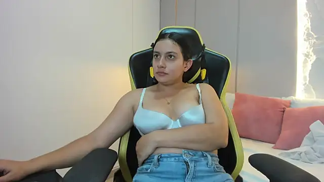 kira_relish Adlı Modelin Canlı XXX Sohbeti