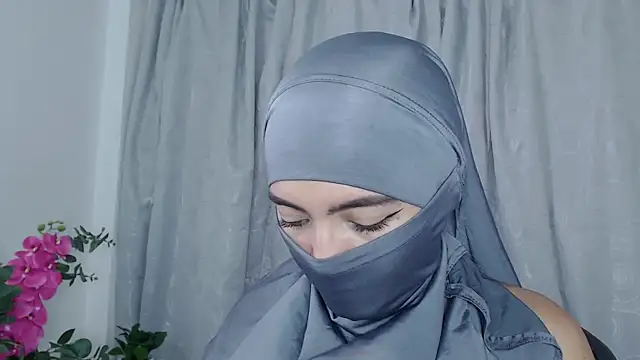 Pokazy przed kamerką – jade_nassar