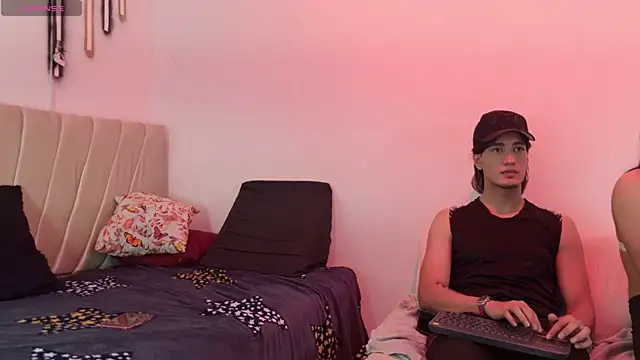 XXX chat uživo modela sweetauracouple